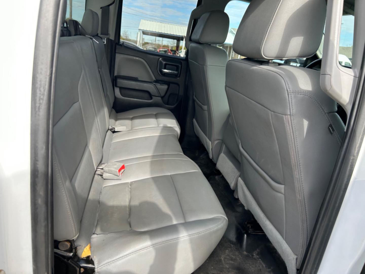 2019 White /Grey Chevrolet Silverado 2500HD Work Truck Double Cab 4WD (2GC2KREG8K1) with an 6.0L V8 OHV 16V engine, 6A transmission, located at 1687 Business 35 S, New Braunfels, TX, 78130, (830) 625-7159, 29.655487, -98.051491 - Photo#7